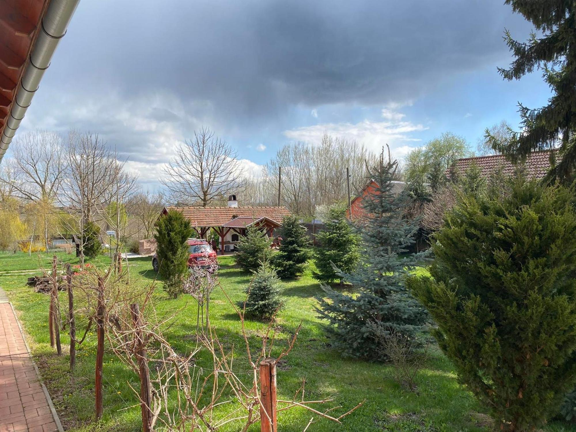 Almosdi Topart Vendeghaz Exteriér fotografie